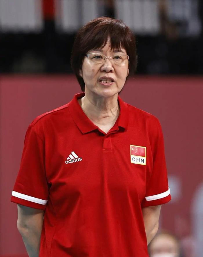 从没落到崛起：回顾郎平第一次出山拯救女排！她的功绩无法磨灭