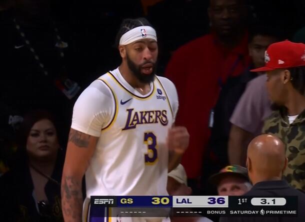 BOB半岛-带眼伤打完😯浓眉赛季中视网膜脱落 现已手术预计训练营前恢复