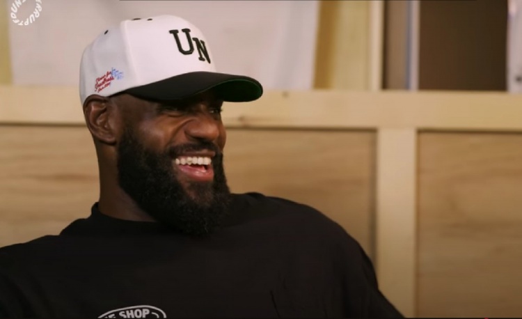 BOB半岛体育-😭KD谈踩线：永远躲不开这个话题 人们反复转发那段视频@我