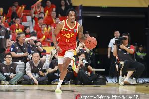 BOB半岛体育-嘎嘎猛！巴里-布朗19中8得24分5板6助1断 得分全场最高