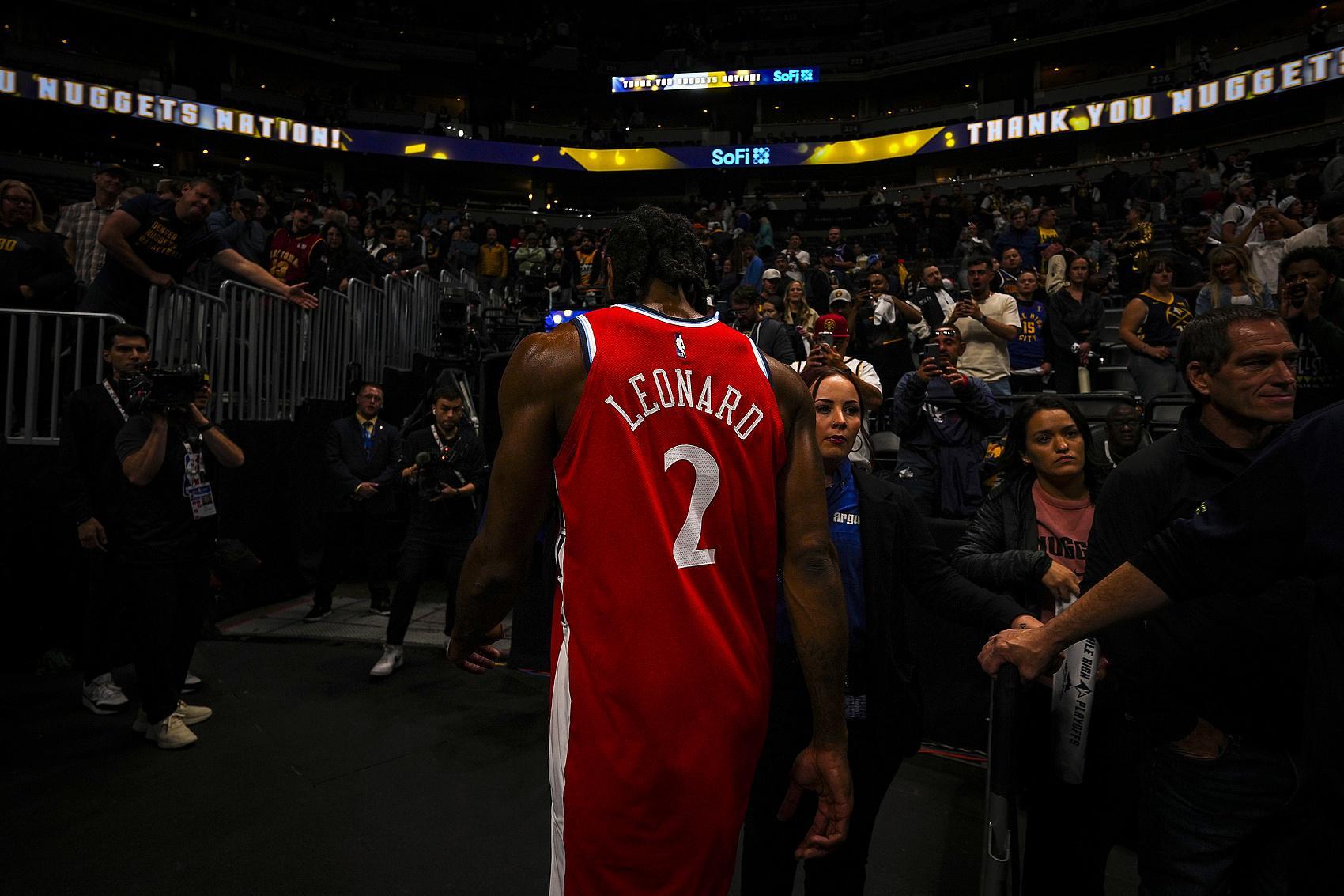 BOB半岛体育-TA名记：小卡21年本可与快船签短约然后追大合同 但他选择续长约