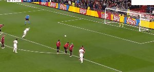 BOB半岛体育-【欧冠】曼联2比3加拉塔萨雷 霍伊伦双响胖虎染红