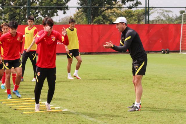 BOB半岛体育-U23国足PK大哥积攒防守信心 出征前伤2人又添新愁